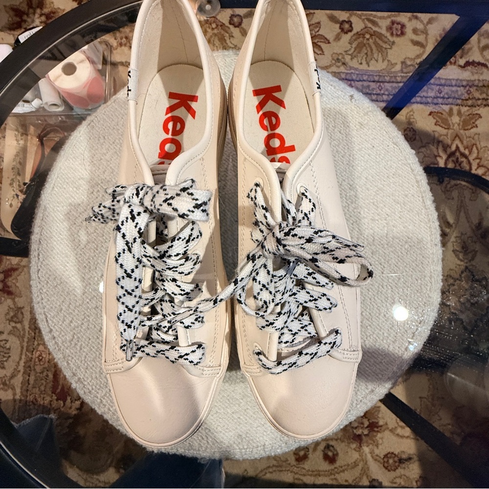 Keds Off‑White Leather Sneakers – Size 8